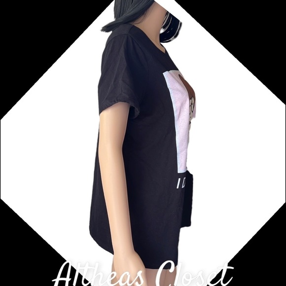 𝅺Torrid t-shirt - Picture 2 of 6